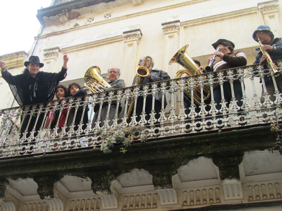 'Paraules a banda'. Cercavila po�tic