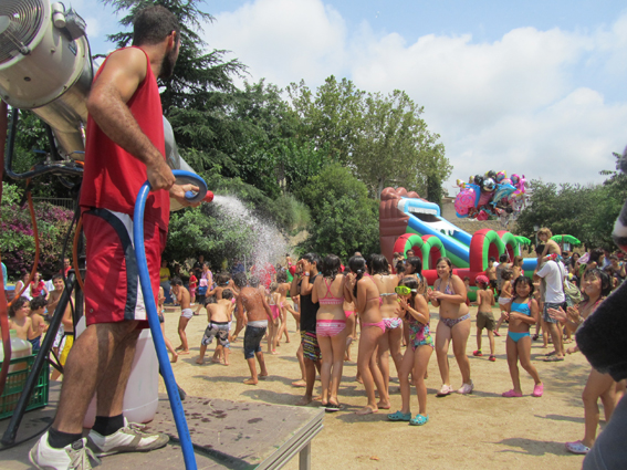 Inflables d�aigua i festa de l�escuma